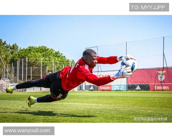 足球明星系鞋带的背后故事与他们的比赛心态分析